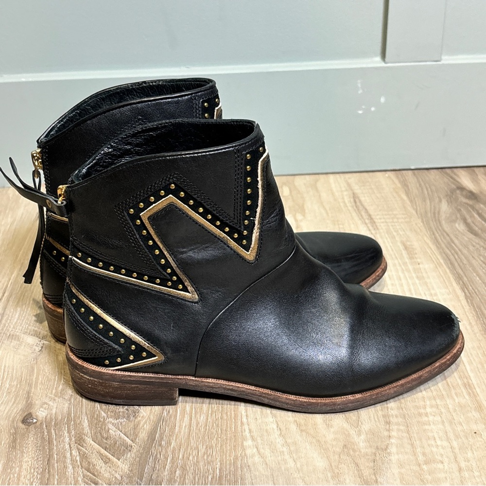 UGG Lars studded leather ankle boots women's size‎ 8